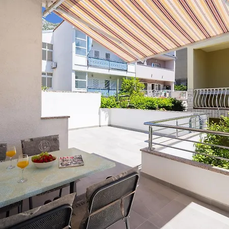 Apartments Paladin Makarska Exterior photo